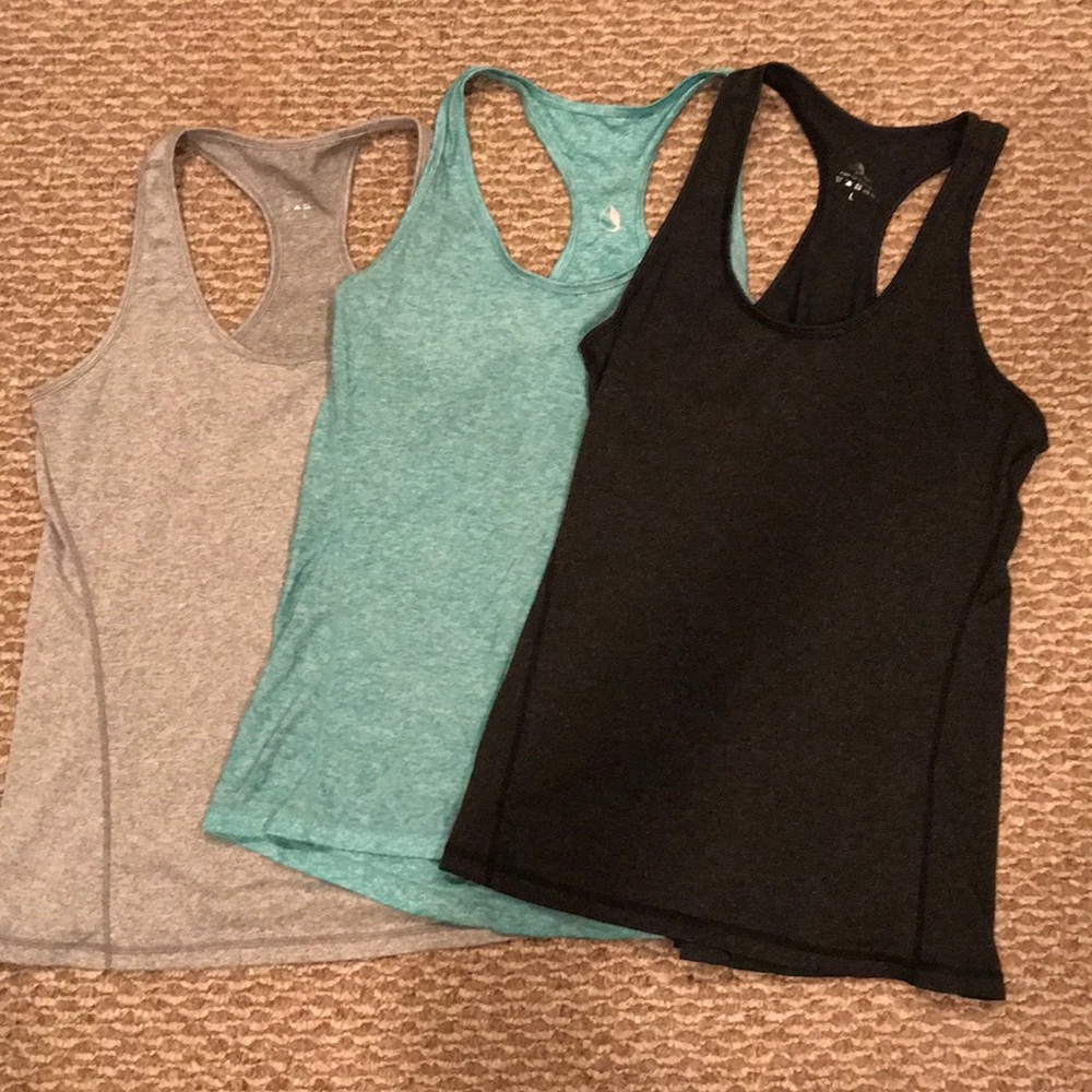 3 workout razor back tops size L perfect condition